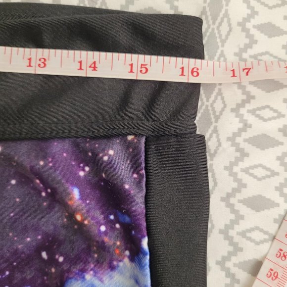 Capri pants with interesting galaxy stars design. - Picture 4 of 9